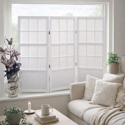 Wit Japans raamscherm 120 cm met shoji-panelen op een vensterbank in lichte woonkamer setting