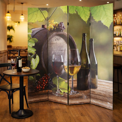 Kamerscherm wijnvat achterkant met wijnvaten, wijnflessen en glazen, zuidelijke uitstraling