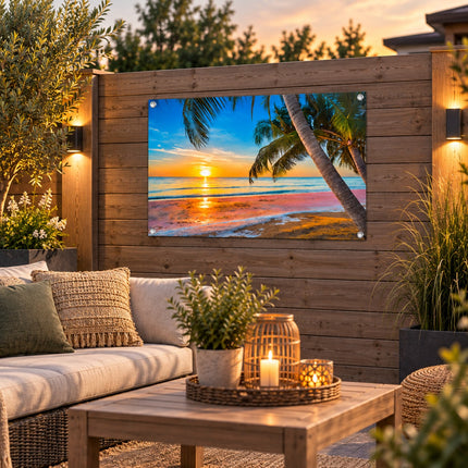 Tuinposter met palmbomen en zonsondergang als tropische wanddecoratie aan tuinschutting