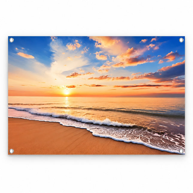 Tuinposter Zonnegloed aan Zee met strand, golven en warme zonsondergang