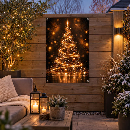Gouden kerstboom tuinposter als sfeervolle kerstdecoratie aan houten schutting