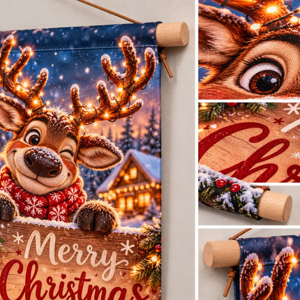 Detail kerst textielposter rendier op Kendal stof met houten stokken