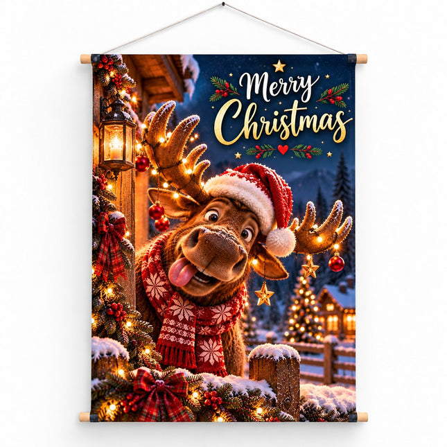 Wanddoek kersteland Merry Moose 50x75 cm met grappige eland, kerstmuts, kerstlichtjes en houten ophangstokken