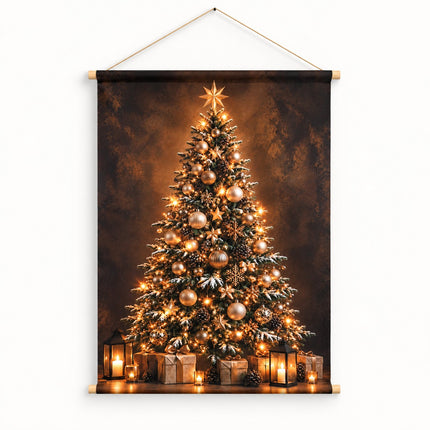 Wanddoek kerstboom Golden Christmas 50x75 cm met gouden kerstballen, houten stokken en ophangtouw.