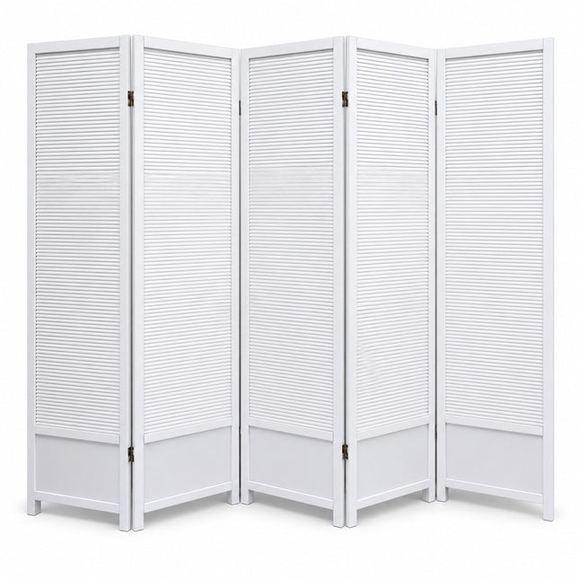 Wit houten kamerscherm met 5 panelen, horizontale lamellen en dichte onderpanelen, vrijstaand op een witte achtergrond.